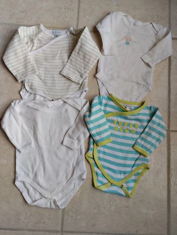 Lot de 4 bodies 3mois