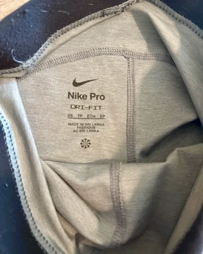 Ensemble sport short cycliste gris Nike brassière - photo numéro 2