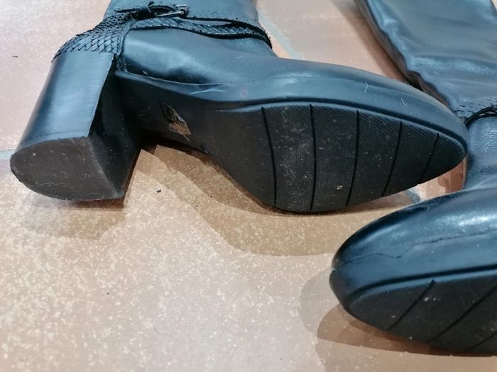 Bottes noires simili cuir grand talon - photo numéro 5
