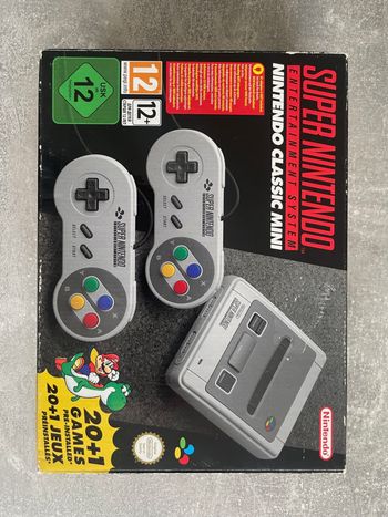 Console Nintendo Classic Mini Super NES (SNES) avec 21 jeux intégrés
