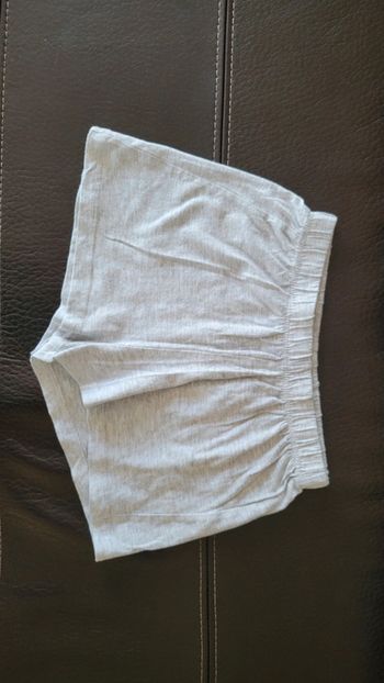 Short gris clair 7-8 ans
