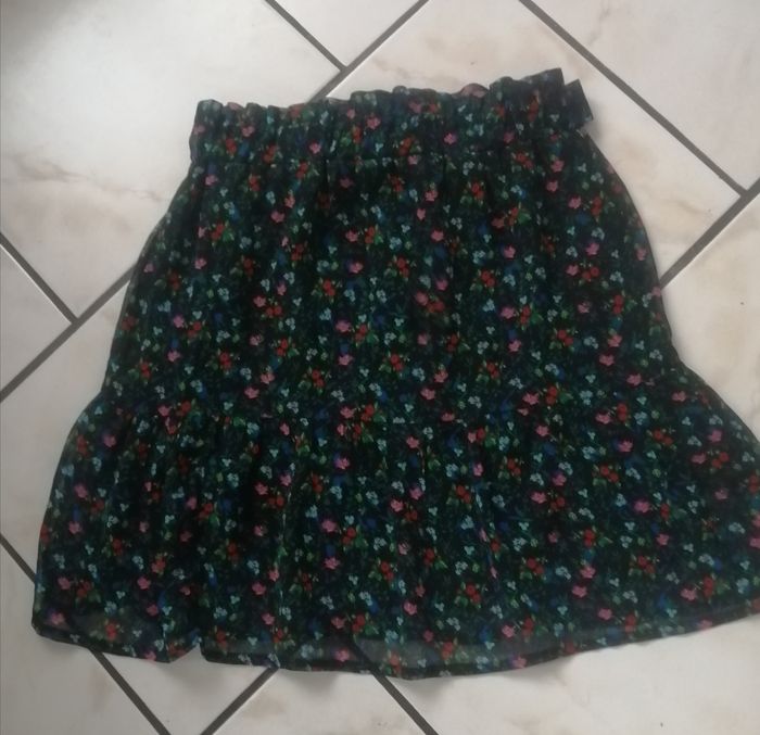 Jupe courte fleurie - photo numéro 3