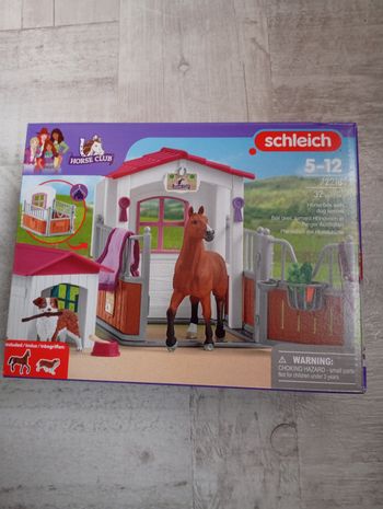 Box avec jument hanovrien et berger australien, cheval Schleich 72218 horse club