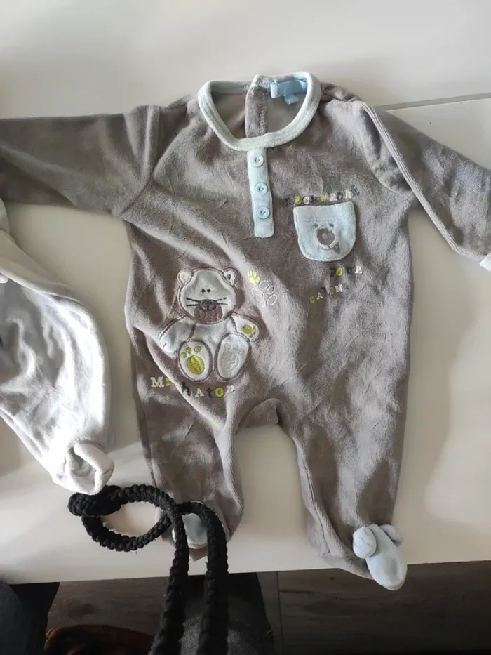 Lot pyjama 1 mois - photo numéro 5
