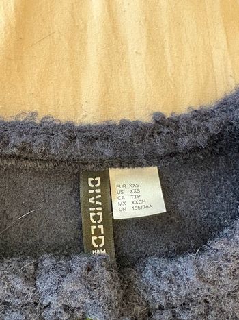 Veste bleu à boutons dorés