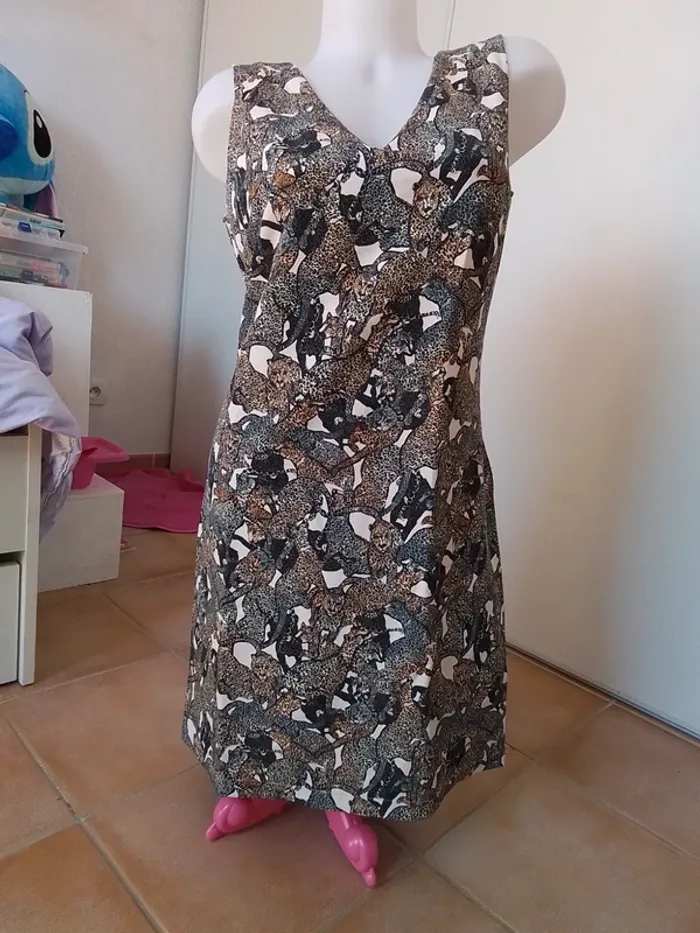 Robe droite assez epaisse - photo numéro 2