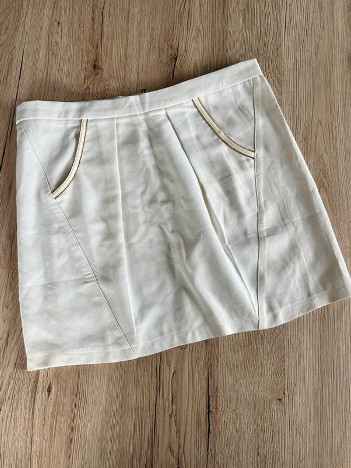 jupe blanche avec détails dorées taille 36