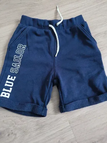 Short de sport. Tissaia Garçon 4ans