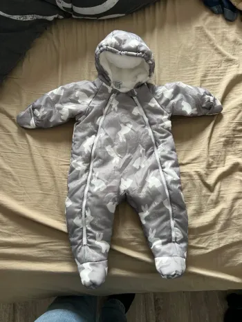 Combinaison chaude avec moufle