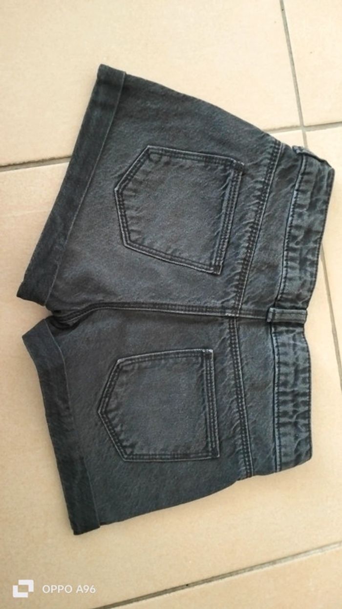 Short noir - photo numéro 3