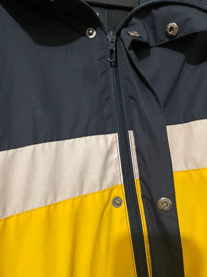 Veste coupe-vent imperméable bleu marine et jaune - photo numéro 3