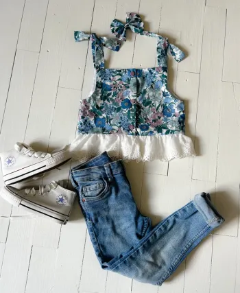 Blouse et noeud liberty créatrice + jean zara 7/8 ans