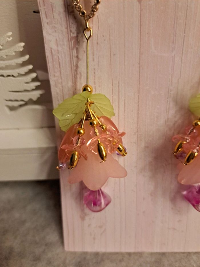 Boucles d'oreilles pendante vertes roses doré - photo numéro 6