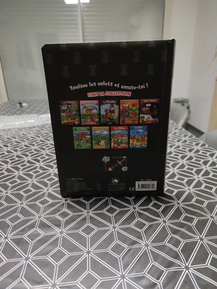 Livre Le chevalier - photo numéro 2