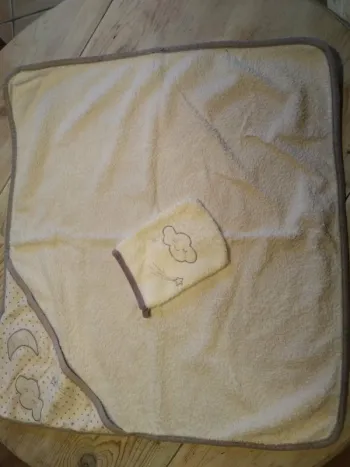 Petite Cape de Bain + Gant Bébé