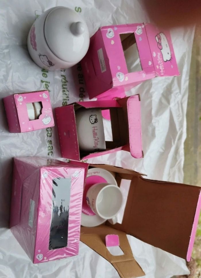 Lot vaisselle en porcelaine Hello Kitty