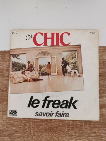 Chic – Le Freak

. Disque vinyl 45t