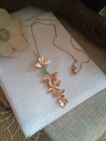 Collier bohème fleurs et pierre de larimar