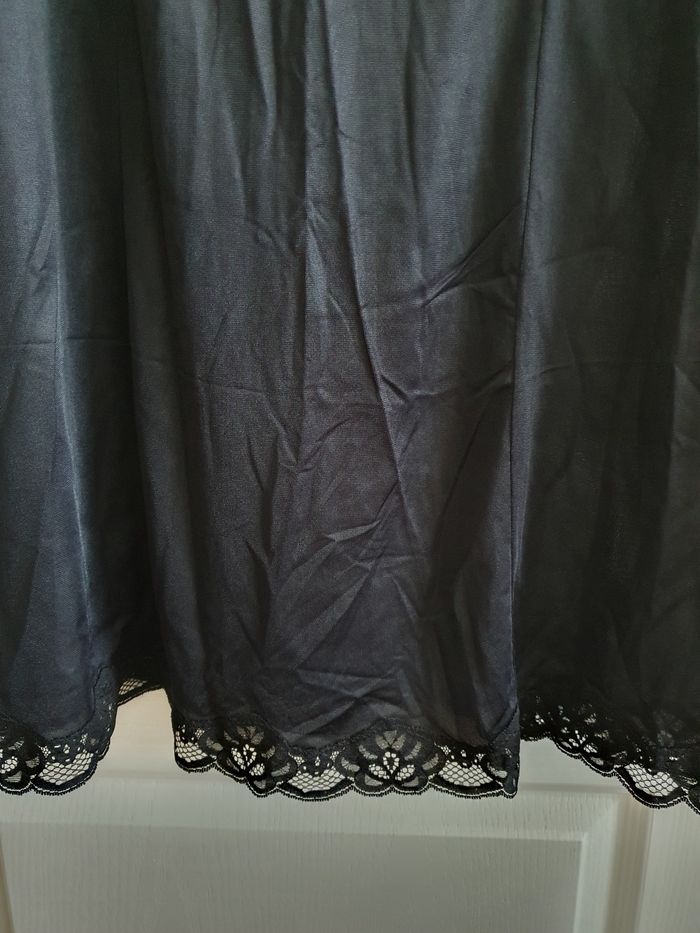 Fond de robe noir avec dentelle taille 58 - photo numéro 3