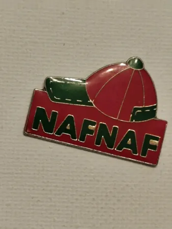 Pins naf naf rouge vintage