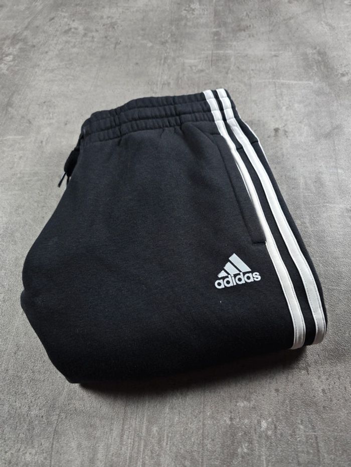 Pantalon jogging Adidas sportwear noir bandes blanches taille M