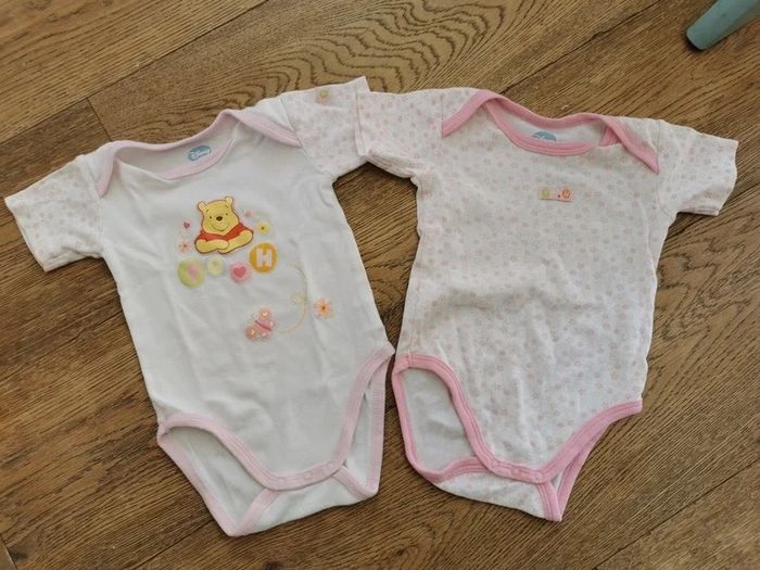 Lot 2 bodies MC Disney 6 mois