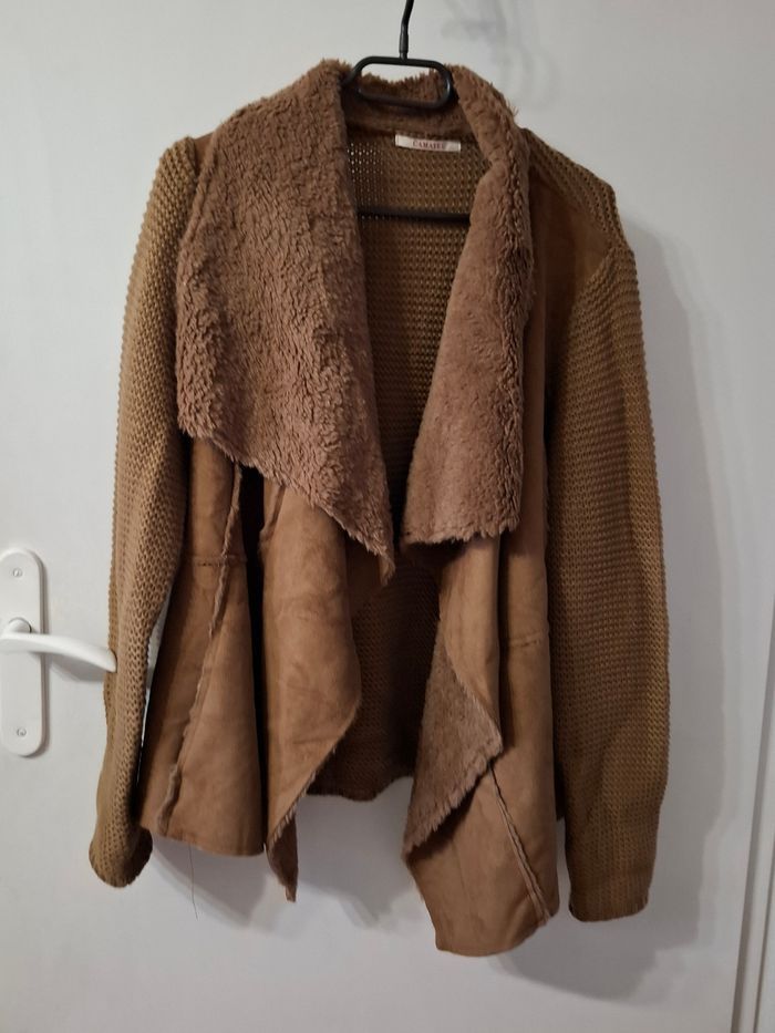 veste pull camaieu taille 38/40 en très bon état