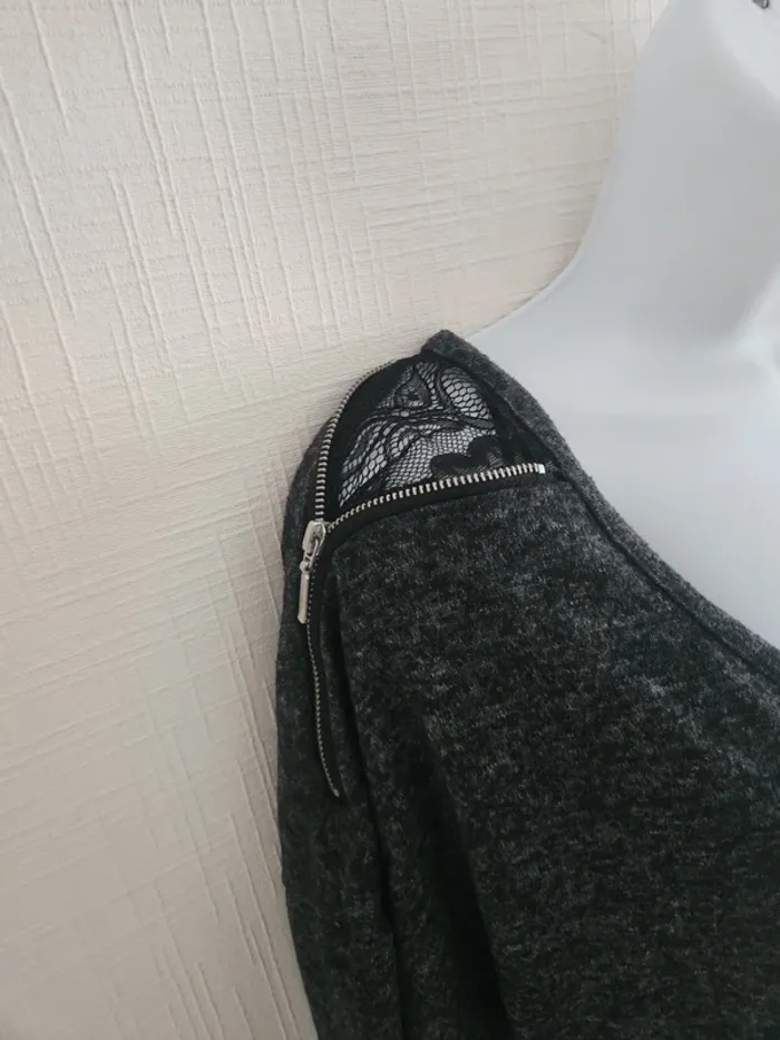 Robe pull maternité grossesse taille M, dentelle aux épaules - photo numéro 5