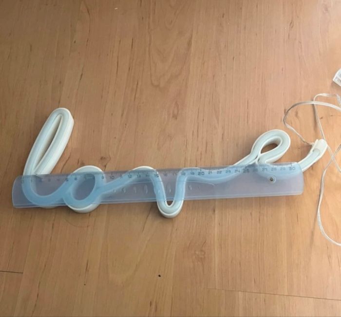 Lampe néon rose « love » - photo numéro 3