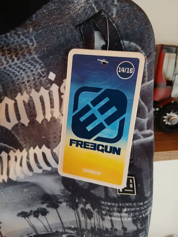 Short de bain 14-16 freegun neuf - photo numéro 2