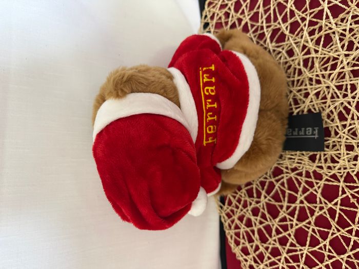 Ferrari rouge d'origine. Ours en peluche de Noël produit officiel avec étiquettes - photo numéro 4