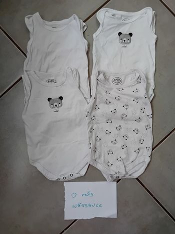 Lot de bodies taille 0 mois