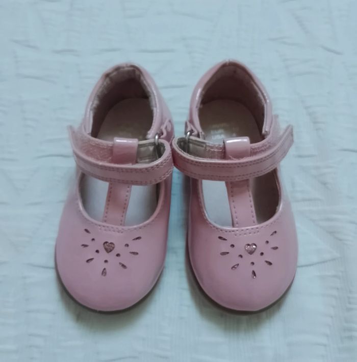 Primark chaussures rose verni coeur 19 - photo numéro 2