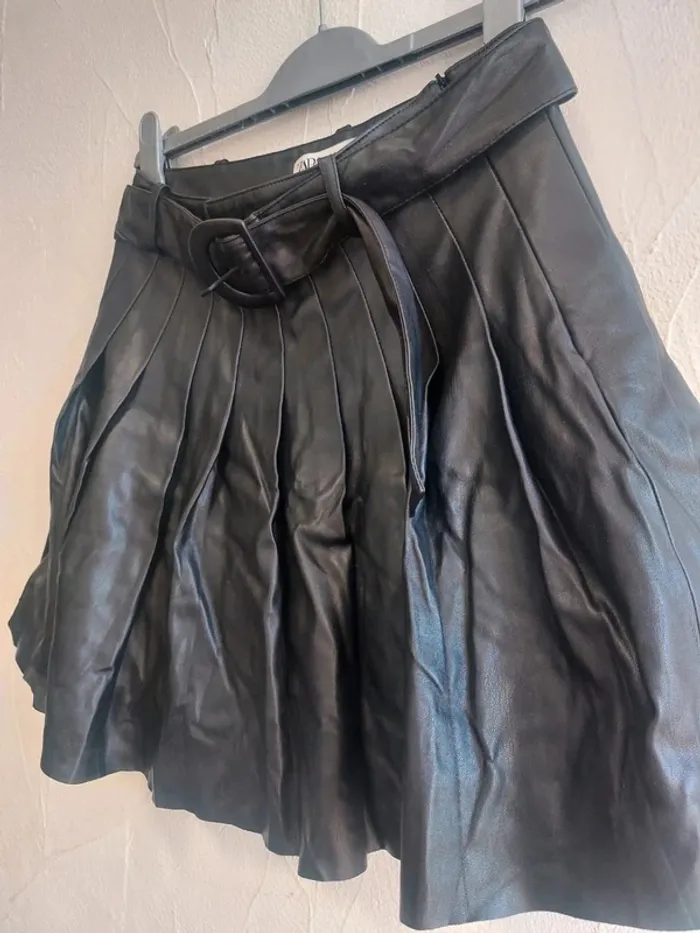 Jupe patineuse en similicuir Zara Taille XS - photo numéro 3