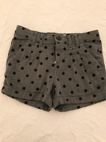 Short à pinces, gris avec pois noirs