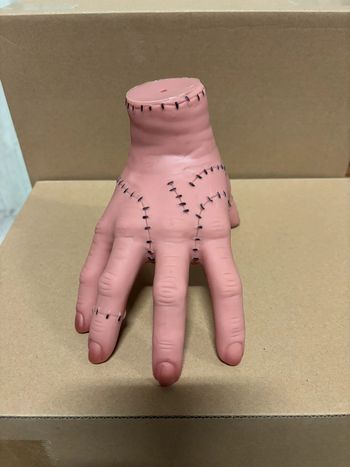 Main de la série Wednesday – La Chose 👍🏼