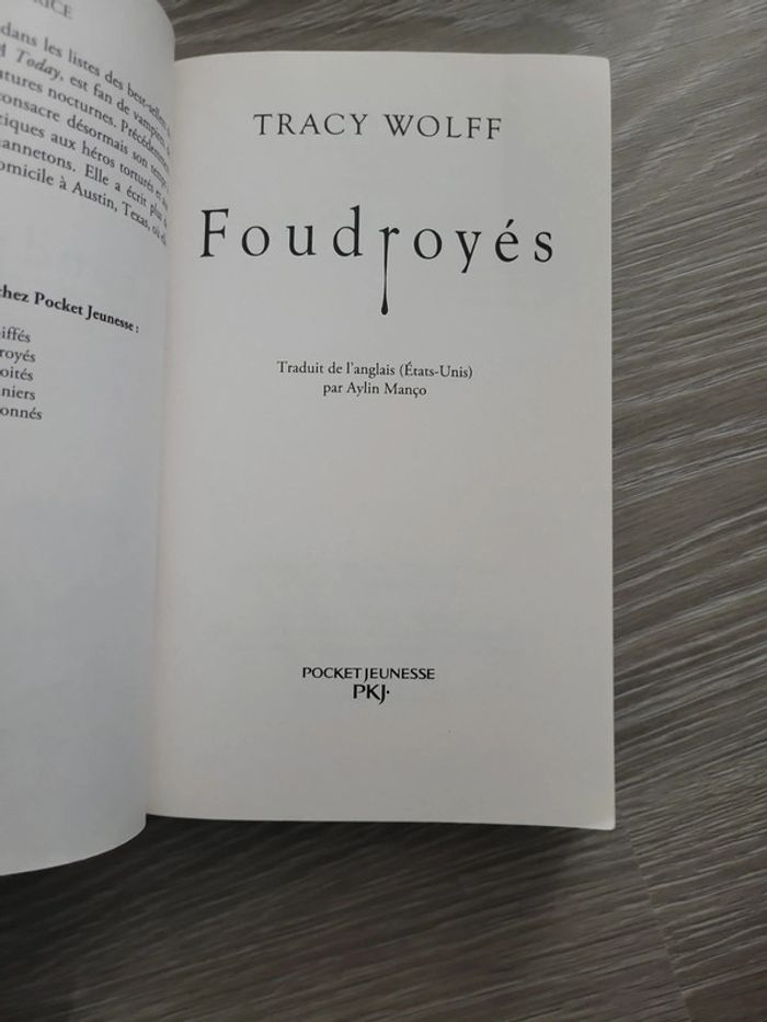 Livre - Foudroyés - tome 2 série Assoiffés - photo numéro 2
