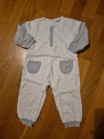 Jolie combinaison blanche étoilées taille 18 mois