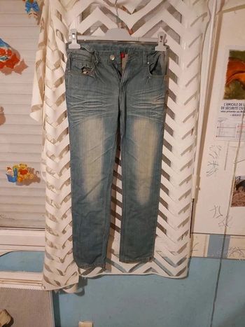 Jean avec ceinture réglable