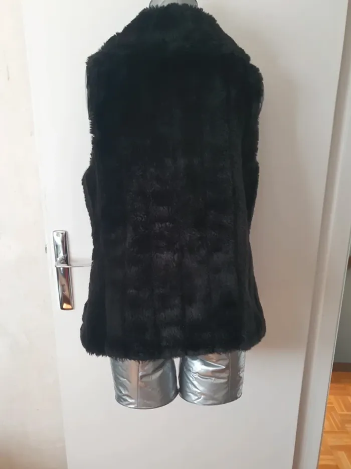 Veste fausse fourrure sans manche - photo numéro 4