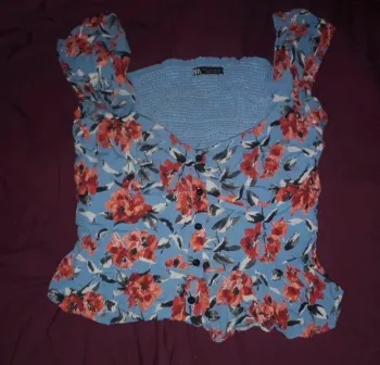 Joli petit haut fleuri