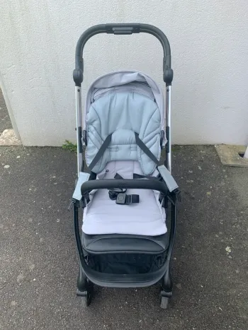 Poussette compacte Chicco One4Ever – Évolutive & légère