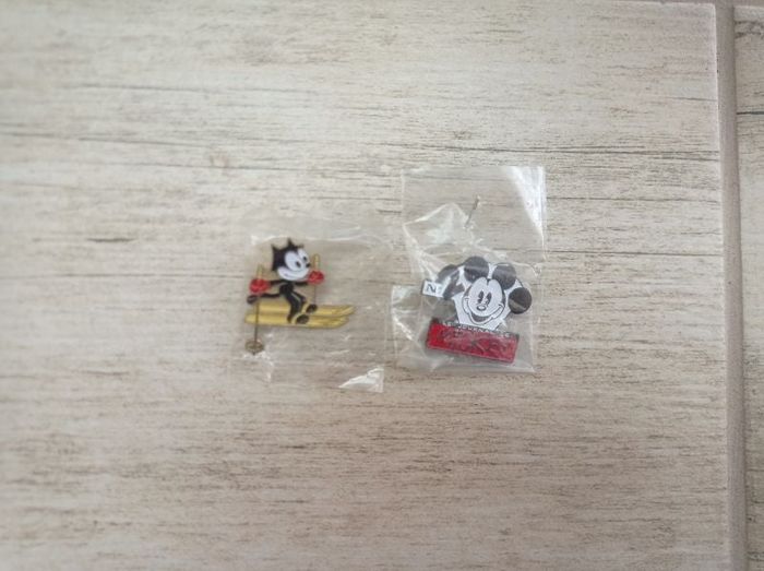Lot de 2 pin's Mickey & Felix Le Chat