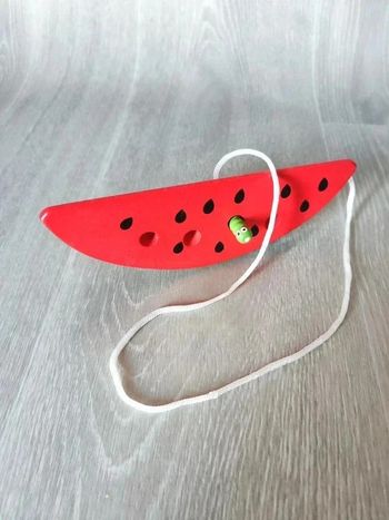 Ver qui mange une pastèque motricité fine