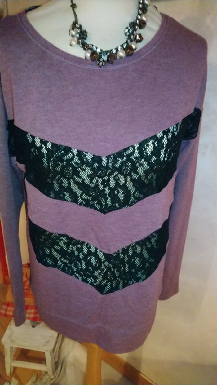 Superbe tee shirt épais avec dentelle très original ou pull léger Only taille M soit 40/42 - photo numéro 3