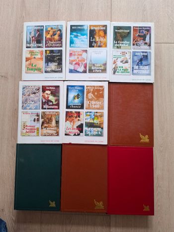 Lot de 9 livres contenant chacun 4 romans en bon état