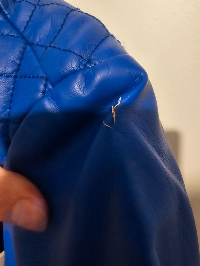 Perfecto bleu roi simili neuf petit défaut sur l'épaule bien lire l'annonce - photo numéro 3