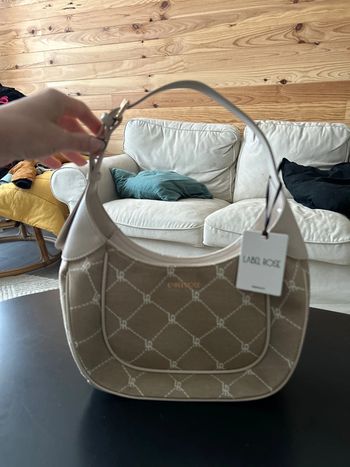 Sac porté épaule. Prix fixe