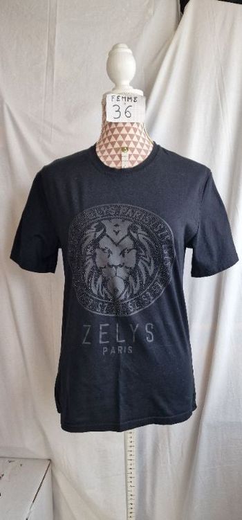 Tee-shirt, noir, a motif avec strass mat, en très très bon état, en coton, longueur 61cm