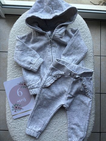 Ensemble jogging gris fille 6 mois
